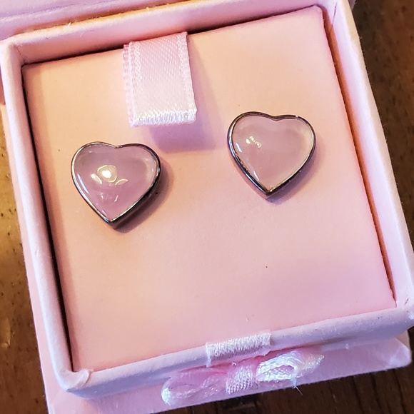 Heart Earrings - New in box - Picture 5 of 7